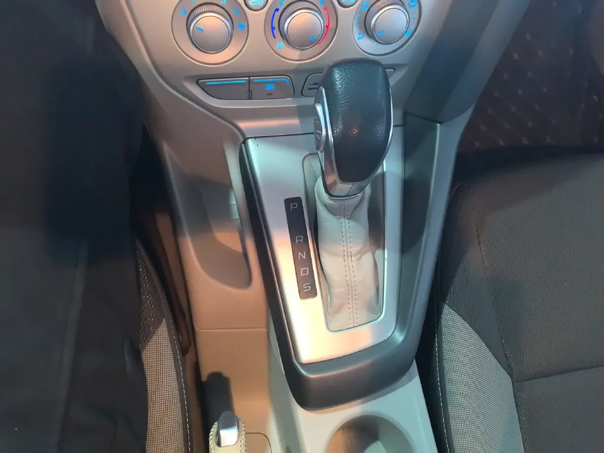 2012 Ford Focus 1.6L 125HP L4 6DCT,autocango,china used car exporter,china ev exporter,chinese used car exporter,chinese used ev exporter