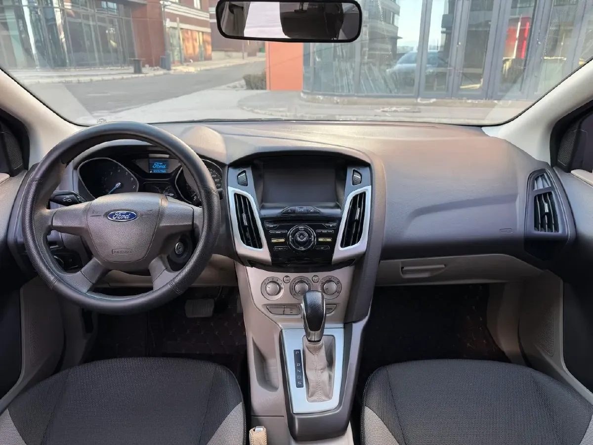 2012 Ford Focus 1.6L 125HP L4 6DCT,autocango,china used car exporter,china ev exporter,chinese used car exporter,chinese used ev exporter