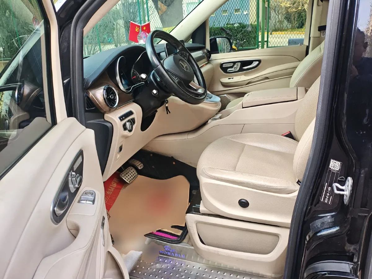 2020 Mercedes-Benz V Class 2.0T 211HP L4 9AT,autocango,china used car exporter,china ev exporter,chinese used car exporter,chinese used ev exporter