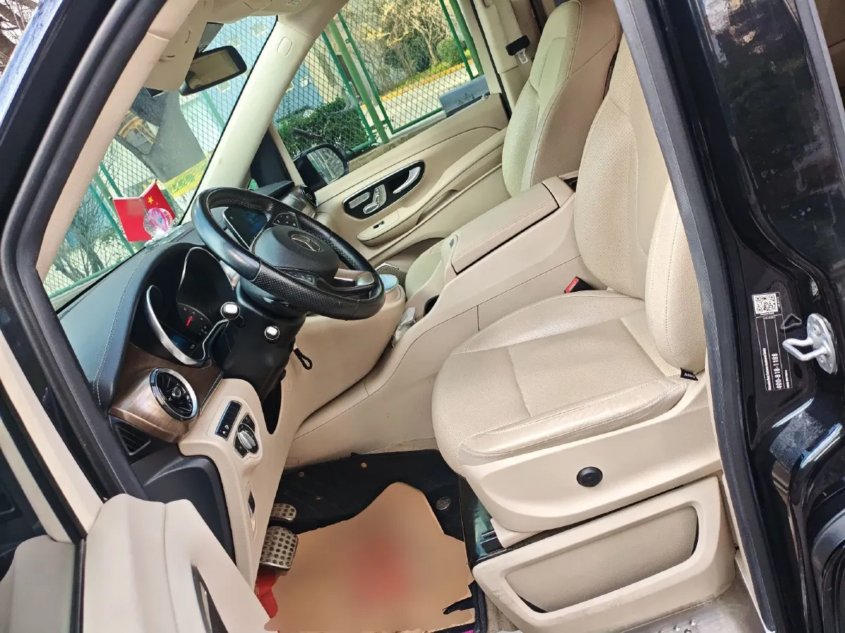 2020 Mercedes-Benz V Class 2.0T 211HP L4 9AT,autocango,china used car exporter,china ev exporter,chinese used car exporter,chinese used ev exporter