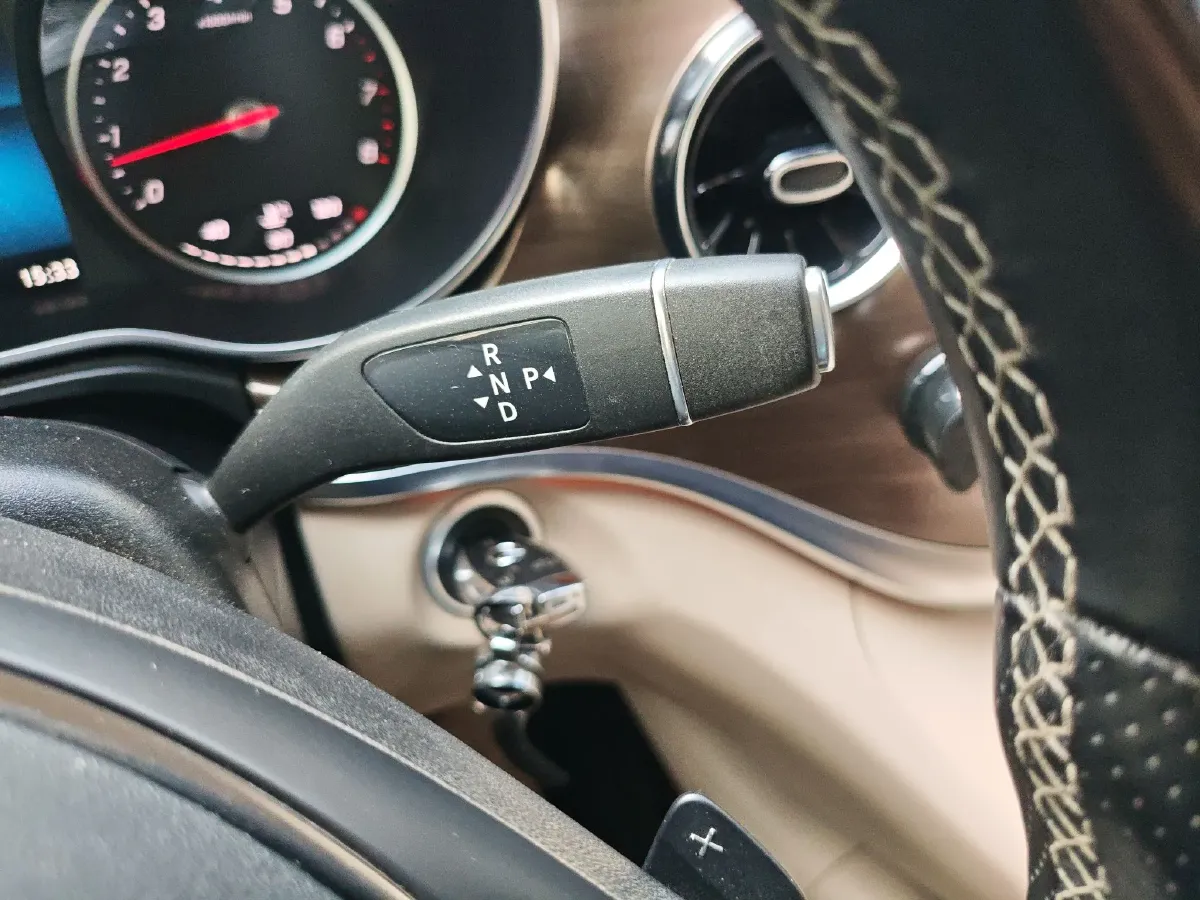 2020 Mercedes-Benz V Class 2.0T 211HP L4 9AT,autocango,china used car exporter,china ev exporter,chinese used car exporter,chinese used ev exporter