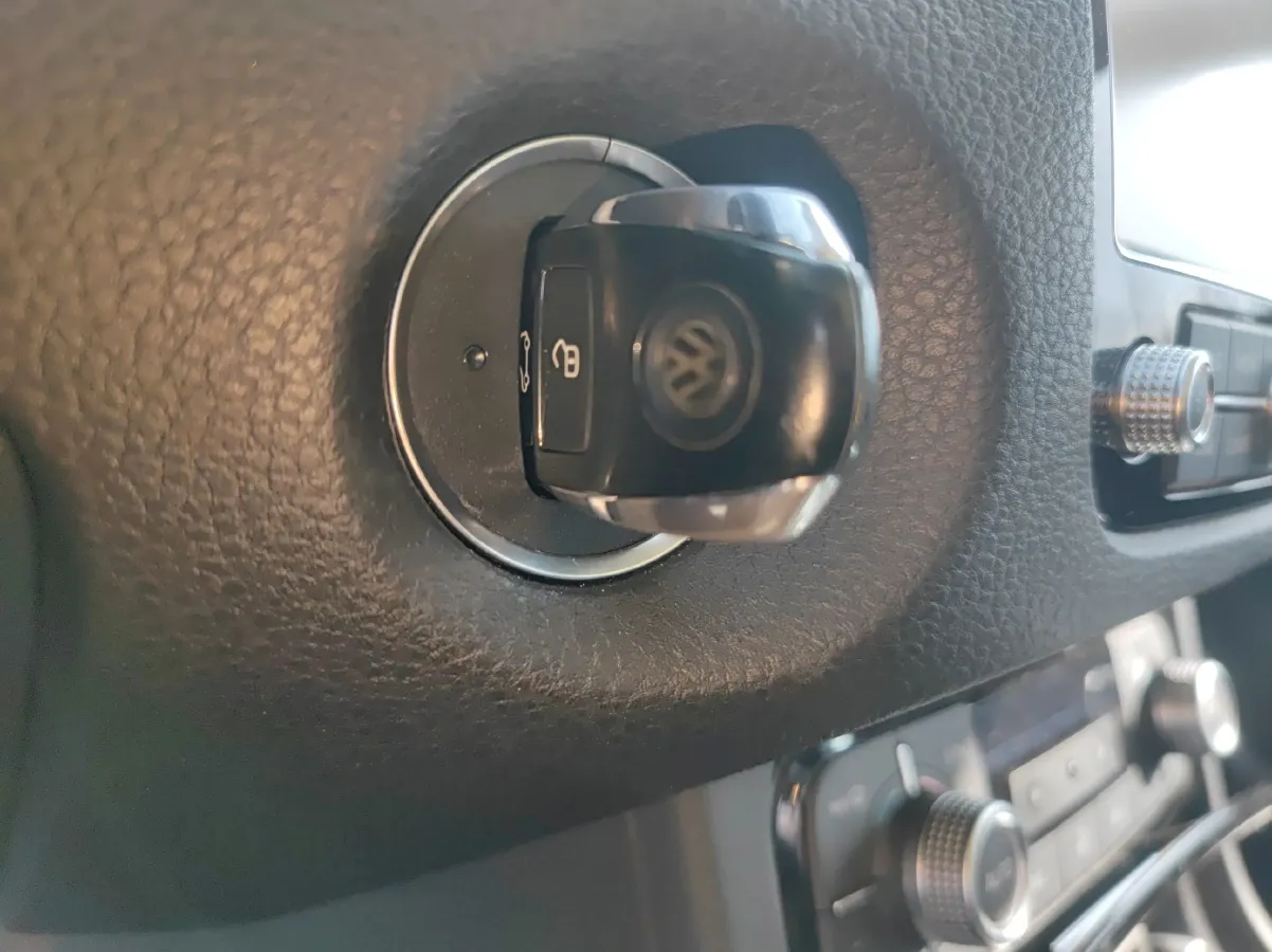 2016 Volkswagen Touareg 3.0T 320HP V6 8AT,autocango,china used car exporter,china ev exporter,chinese used car exporter,chinese used ev exporter