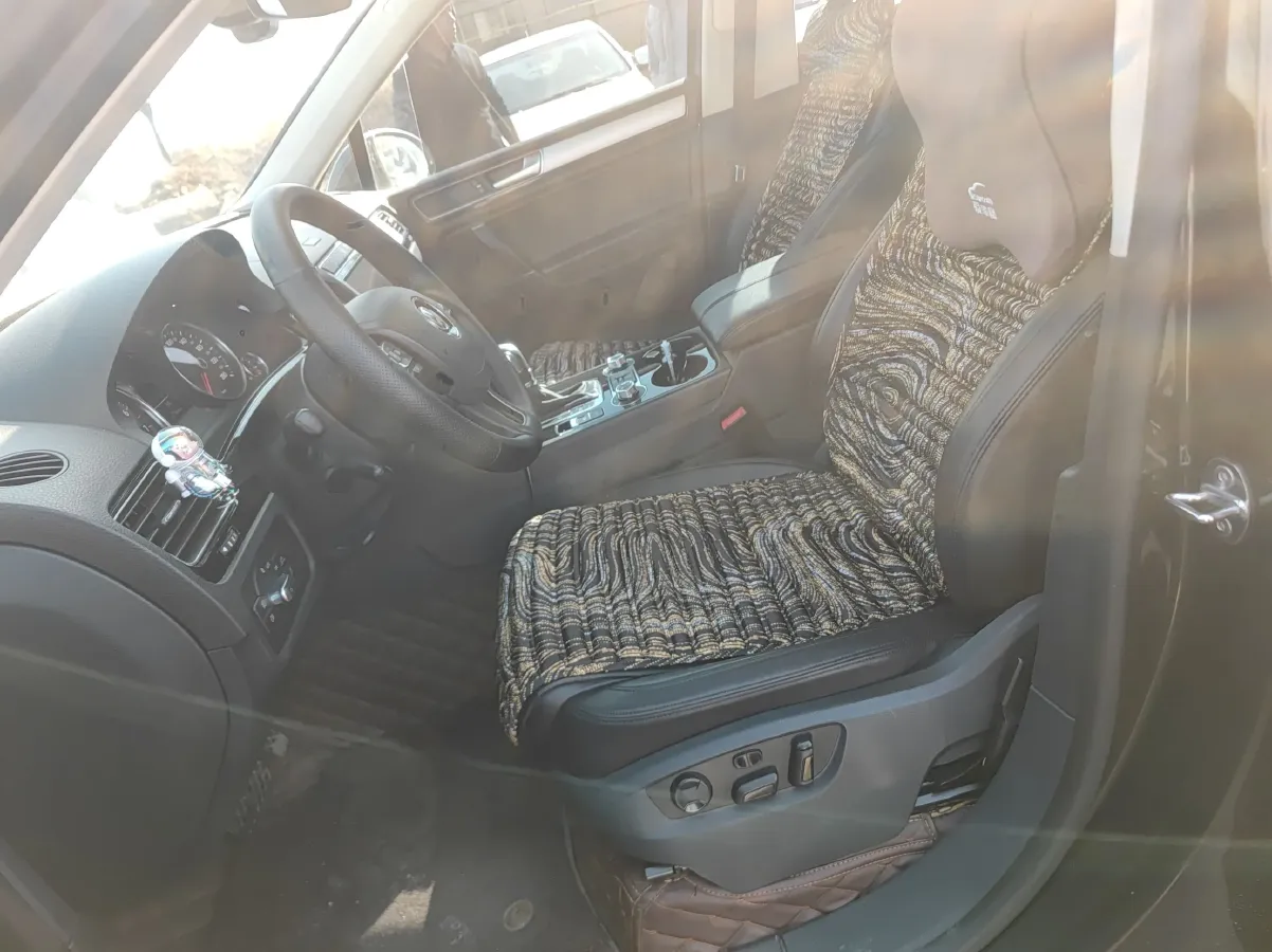 2016 Volkswagen Touareg 3.0T 320HP V6 8AT,autocango,china used car exporter,china ev exporter,chinese used car exporter,chinese used ev exporter