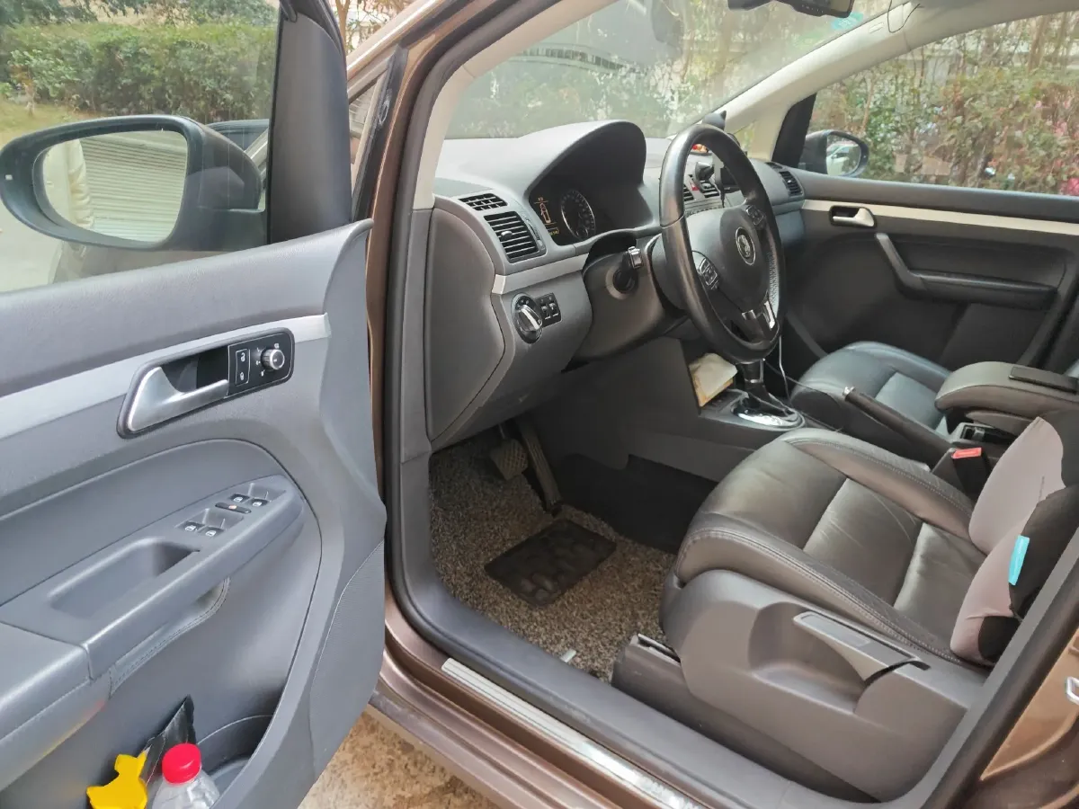2013 Volkswagen Touran 1.4T 131HP L4 7DCT,autocango,china used car exporter,china ev exporter,chinese used car exporter,chinese used ev exporter