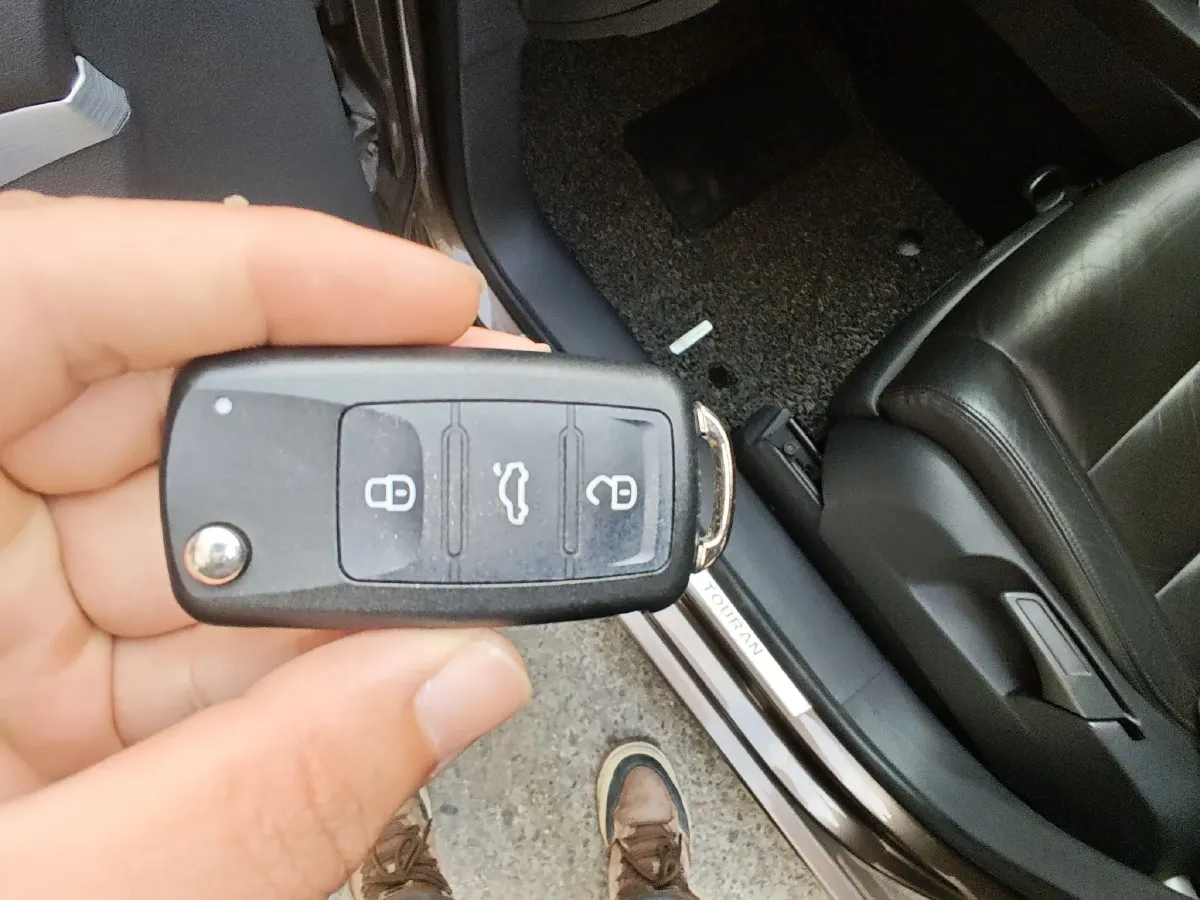 2013 Volkswagen Touran 1.4T 131HP L4 7DCT,autocango,china used car exporter,china ev exporter,chinese used car exporter,chinese used ev exporter