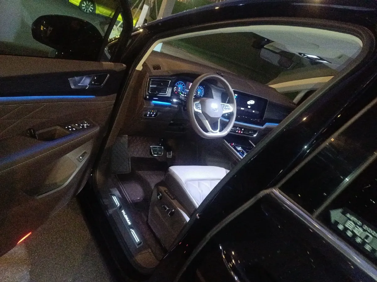 2024 Volkswagen Viloran 2.0T 220HP L4 7DCT,autocango,china used car exporter,china ev exporter,chinese used car exporter,chinese used ev exporter