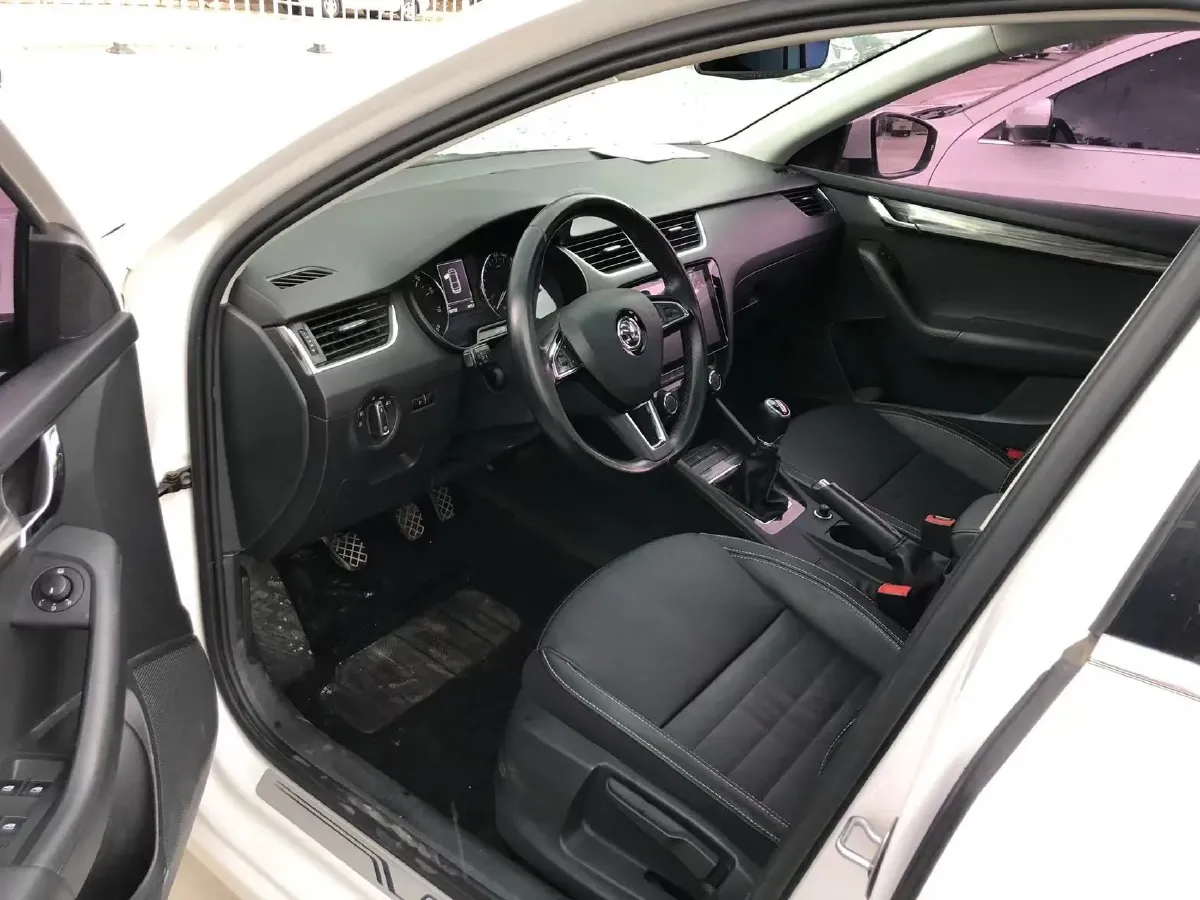 2016 Skoda Octavia 1.6L 110HP L4 5MT,autocango,china used car exporter,china ev exporter,chinese used car exporter,chinese used ev exporter