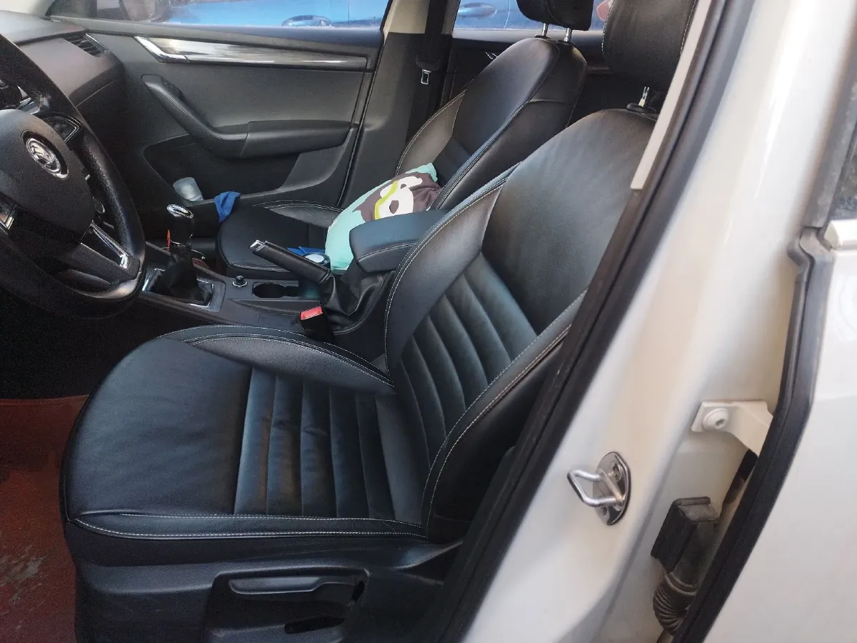 2016 Skoda Octavia 1.6L 110HP L4 5MT,autocango,china used car exporter,china ev exporter,chinese used car exporter,chinese used ev exporter