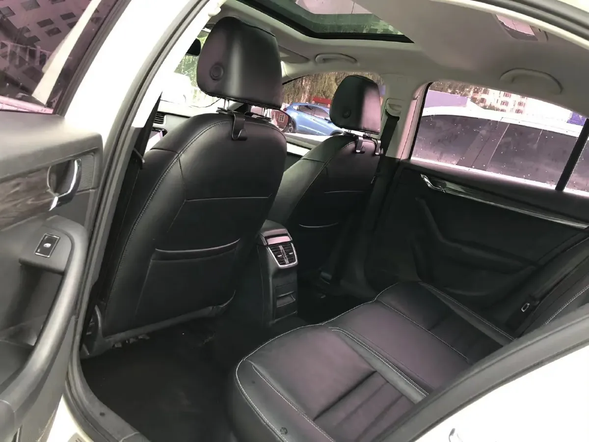 2016 Skoda Octavia 1.6L 110HP L4 5MT,autocango,china used car exporter,china ev exporter,chinese used car exporter,chinese used ev exporter