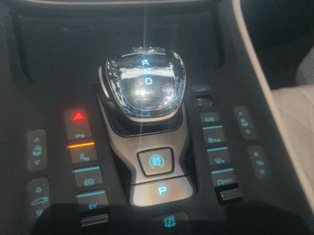 2022 Denza D9 1.5T 139HP L4 E-CVT PHEV 40.06KWH,autocango,china used car exporter,china ev exporter,chinese used car exporter,chinese used ev exporter