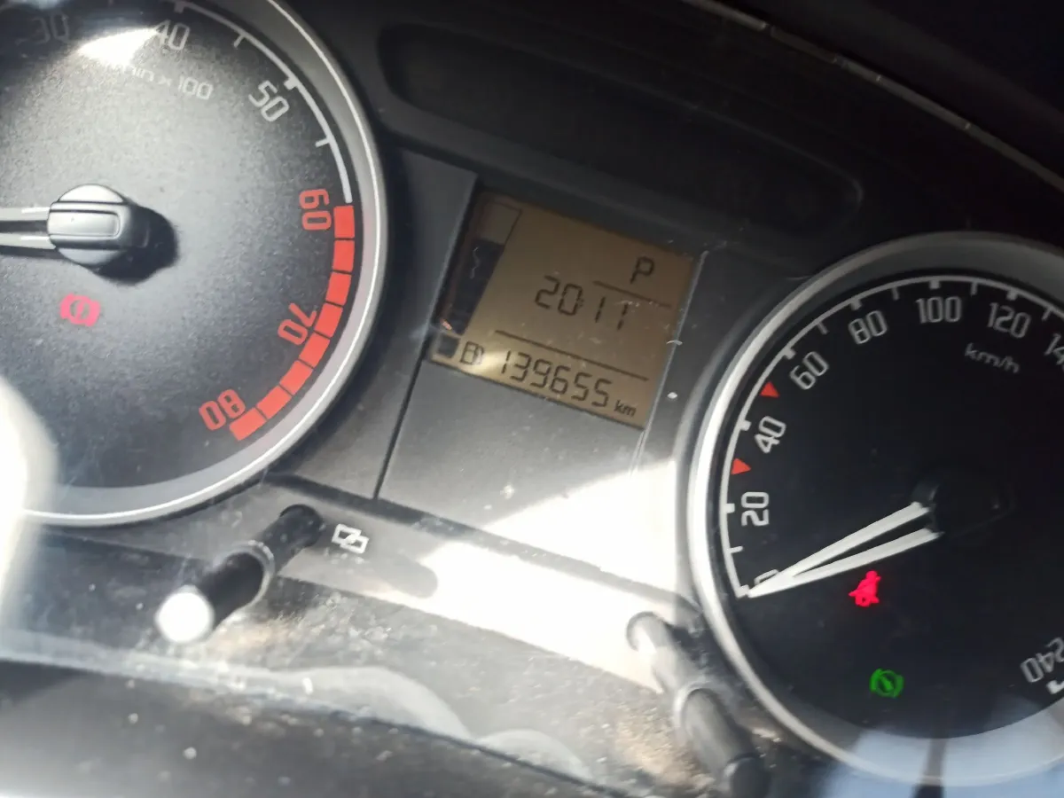 2011 Skoda Fabia 1.6L 105HP L4 6AT,autocango,china used car exporter,china ev exporter,chinese used car exporter,chinese used ev exporter