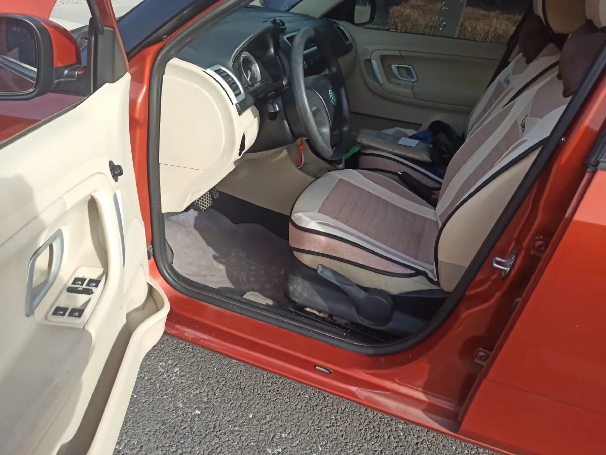 2011 Skoda Fabia 1.6L 105HP L4 6AT,autocango,china used car exporter,china ev exporter,chinese used car exporter,chinese used ev exporter