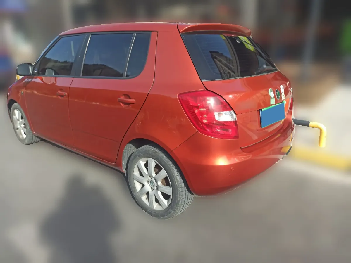 2011 Skoda Fabia 1.6L 105HP L4 6AT,autocango,china used car exporter,china ev exporter,chinese used car exporter,chinese used ev exporter
