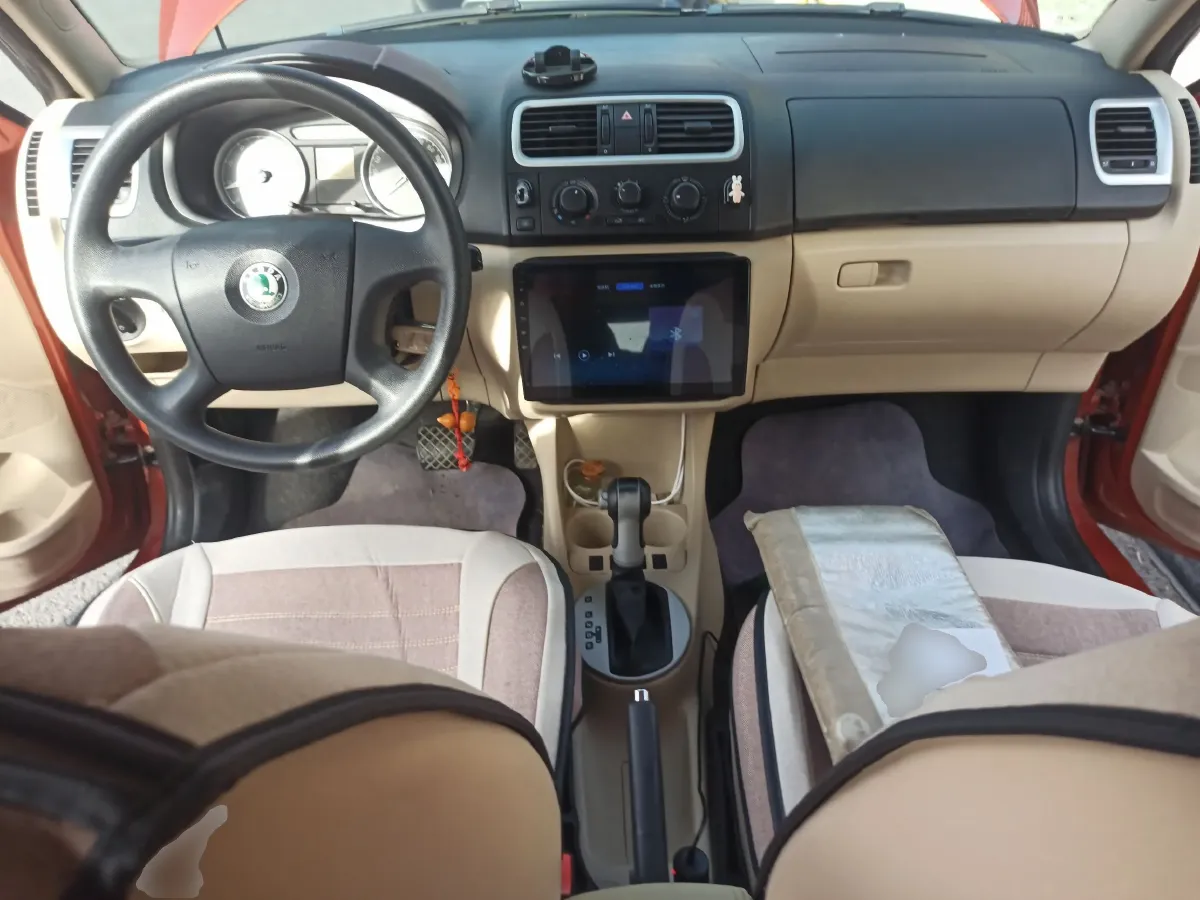 2011 Skoda Fabia 1.6L 105HP L4 6AT,autocango,china used car exporter,china ev exporter,chinese used car exporter,chinese used ev exporter