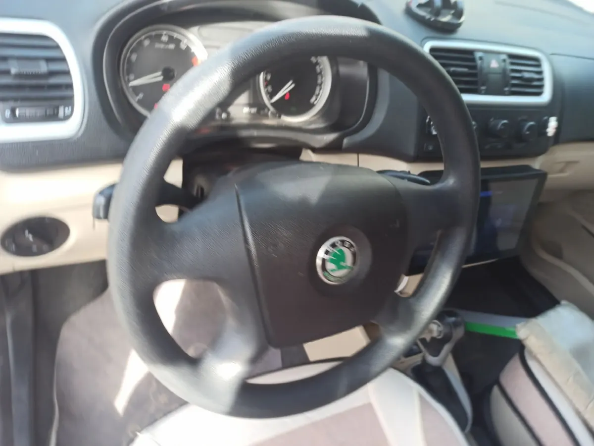 2011 Skoda Fabia 1.6L 105HP L4 6AT,autocango,china used car exporter,china ev exporter,chinese used car exporter,chinese used ev exporter