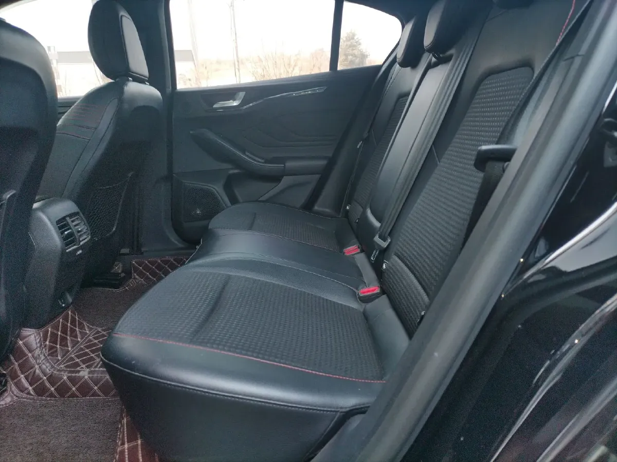 2021 Ford Focus 1.5T 174HP L3 8AT,autocango,china used car exporter,china ev exporter,chinese used car exporter,chinese used ev exporter