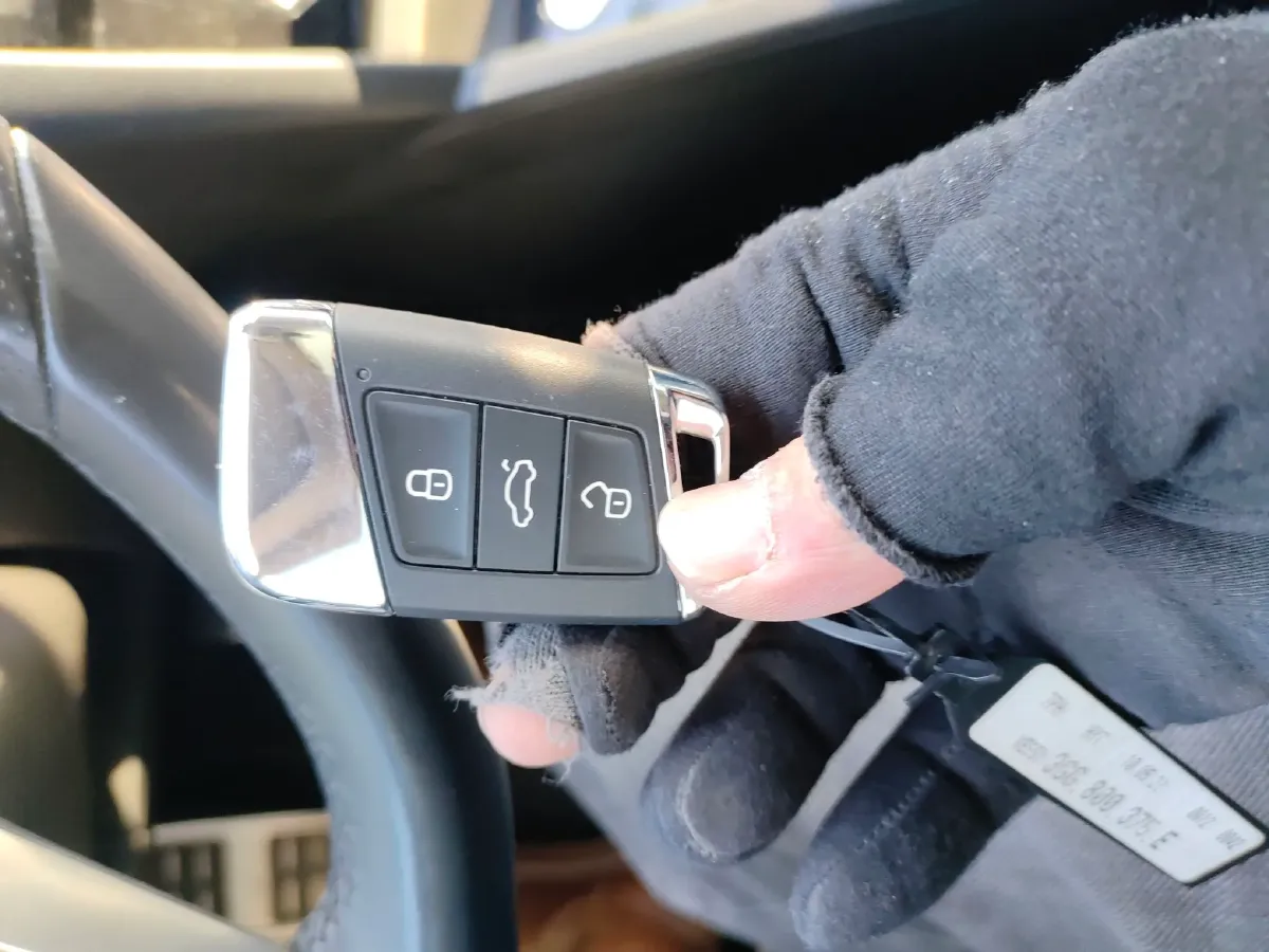 2021 Volkswagen CC 2.0T 220HP L4 7DCT,autocango,china used car exporter,china ev exporter,chinese used car exporter,chinese used ev exporter