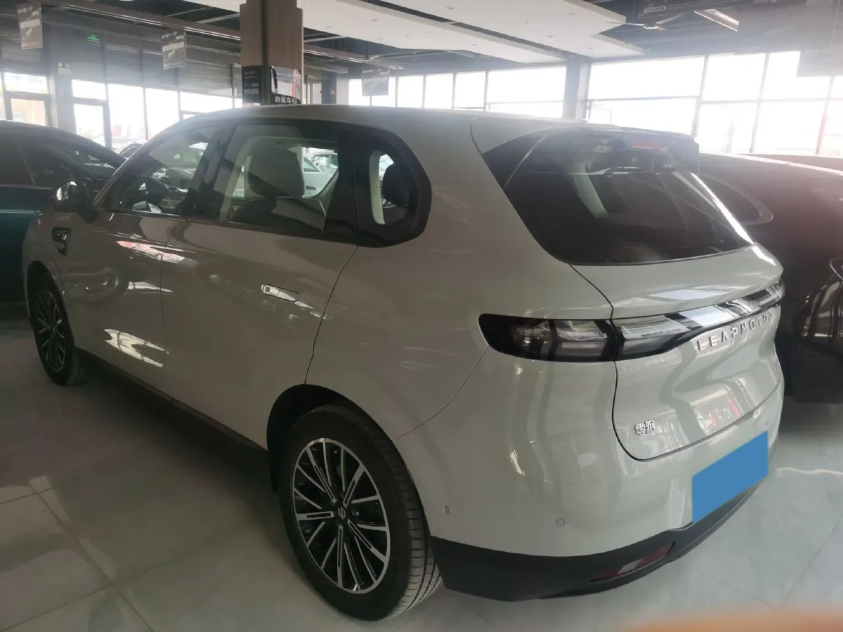 2025 Leapmotor B10 BEV 56.2KWH,autocango,china used car exporter,china ev exporter,chinese used car exporter,chinese used ev exporter