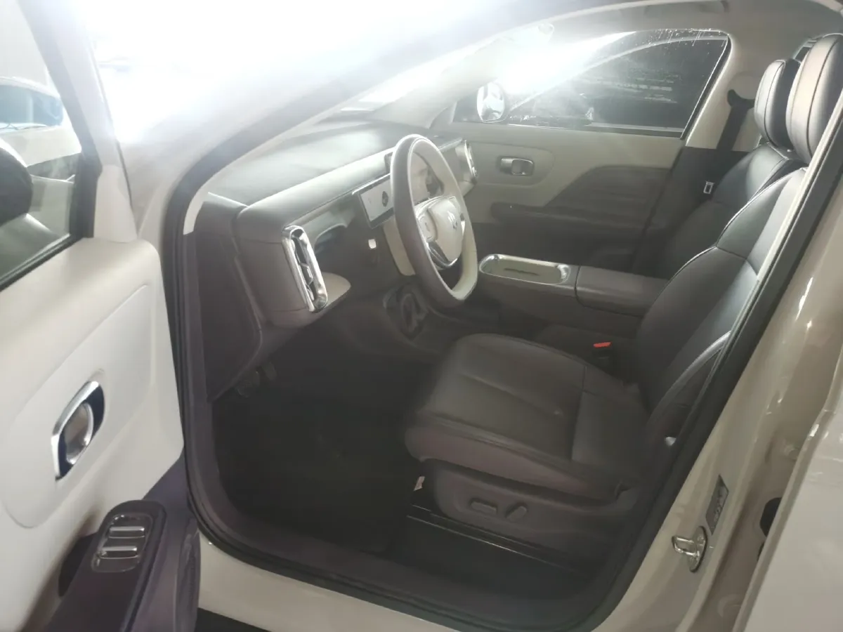 2025 Leapmotor B10 BEV 56.2KWH,autocango,china used car exporter,china ev exporter,chinese used car exporter,chinese used ev exporter