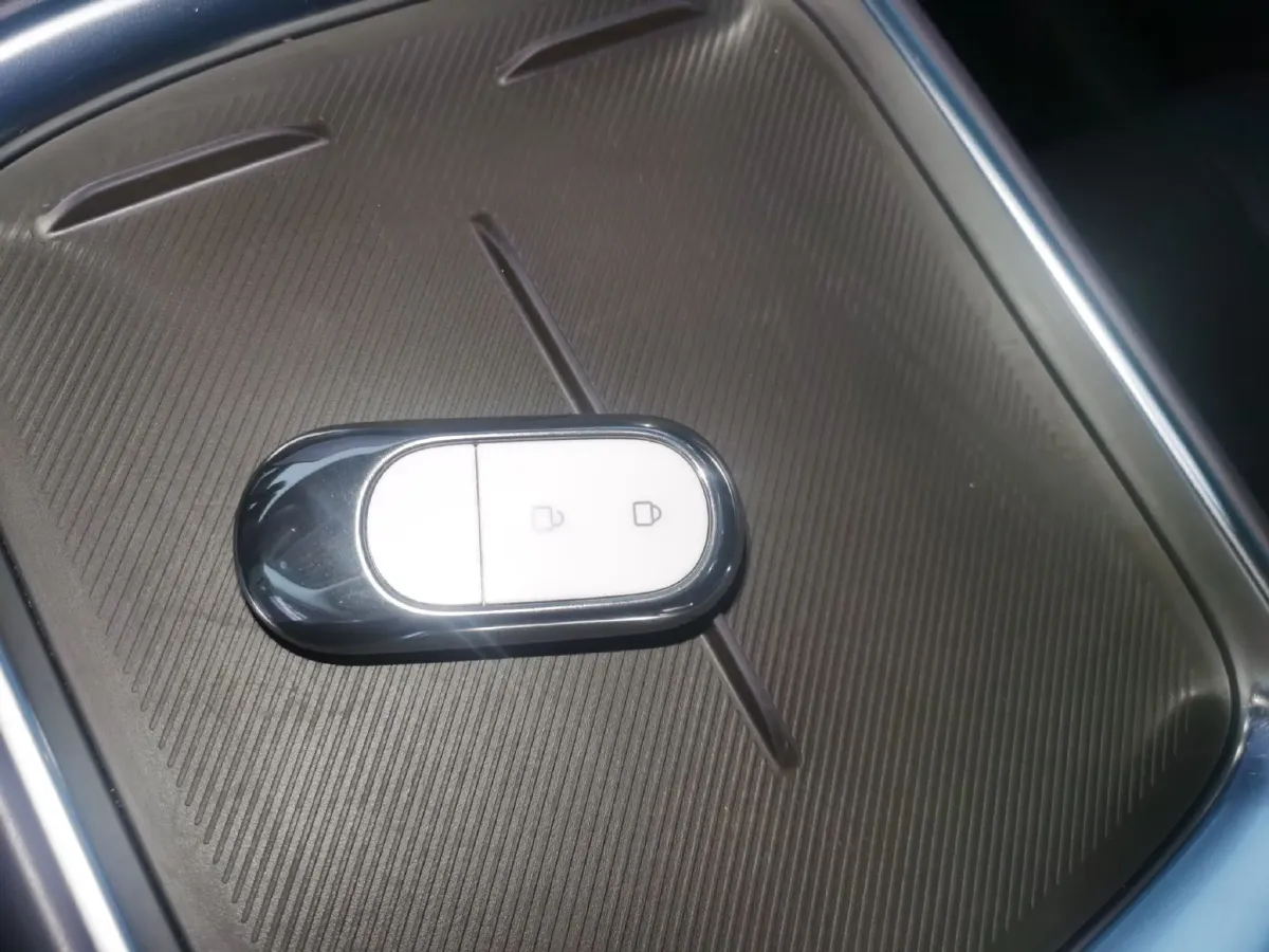 2025 Leapmotor B10 BEV 56.2KWH,autocango,china used car exporter,china ev exporter,chinese used car exporter,chinese used ev exporter