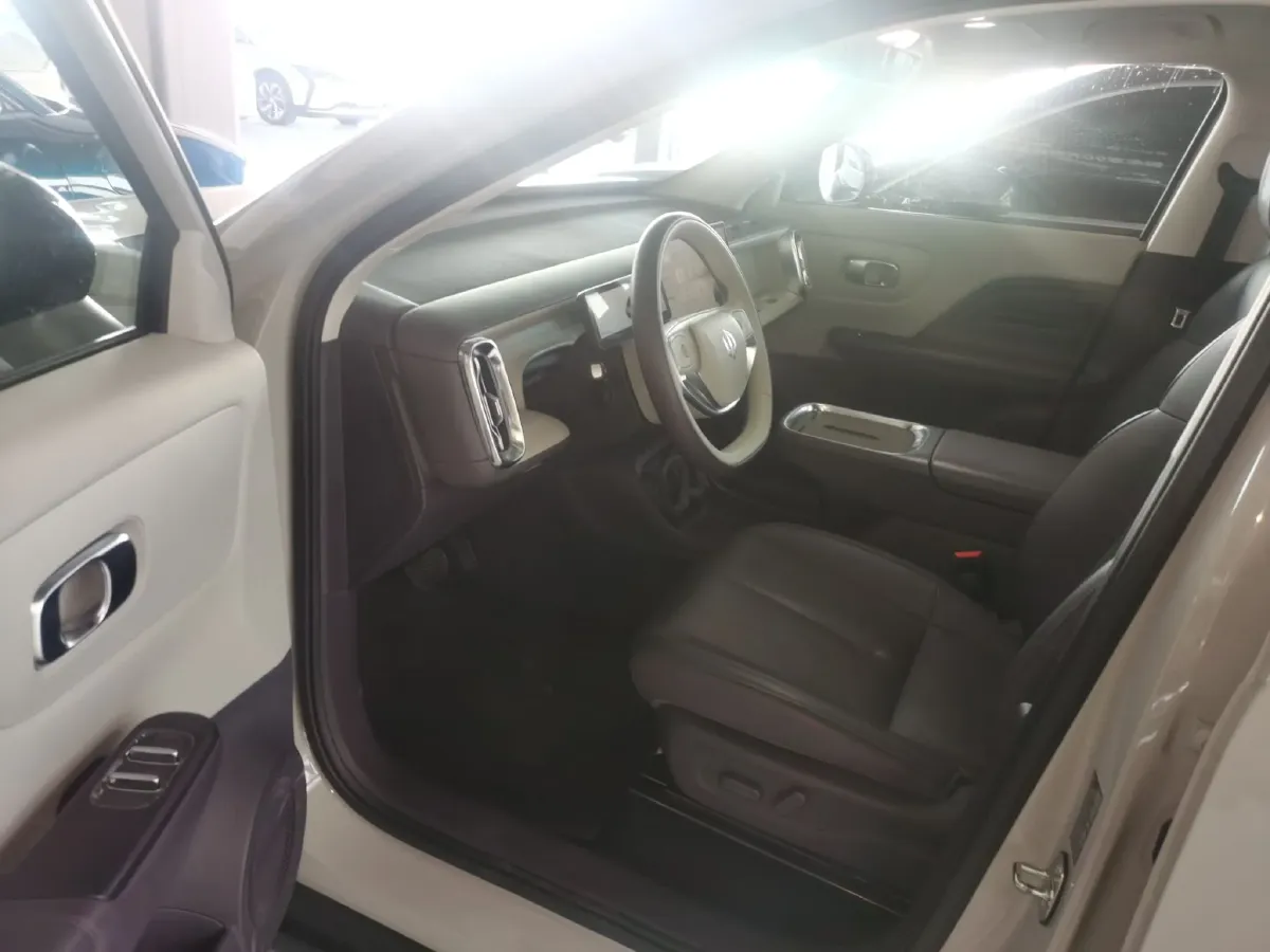 2025 Leapmotor B10 BEV 56.2KWH,autocango,china used car exporter,china ev exporter,chinese used car exporter,chinese used ev exporter