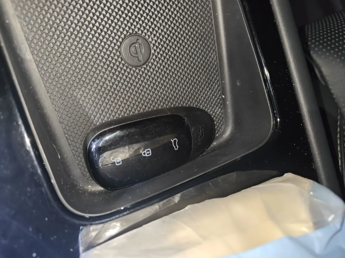 2021 Li ONE Range Extended 131HP REEV 40.5KWH,autocango,china used car exporter,china ev exporter,chinese used car exporter,chinese used ev exporter