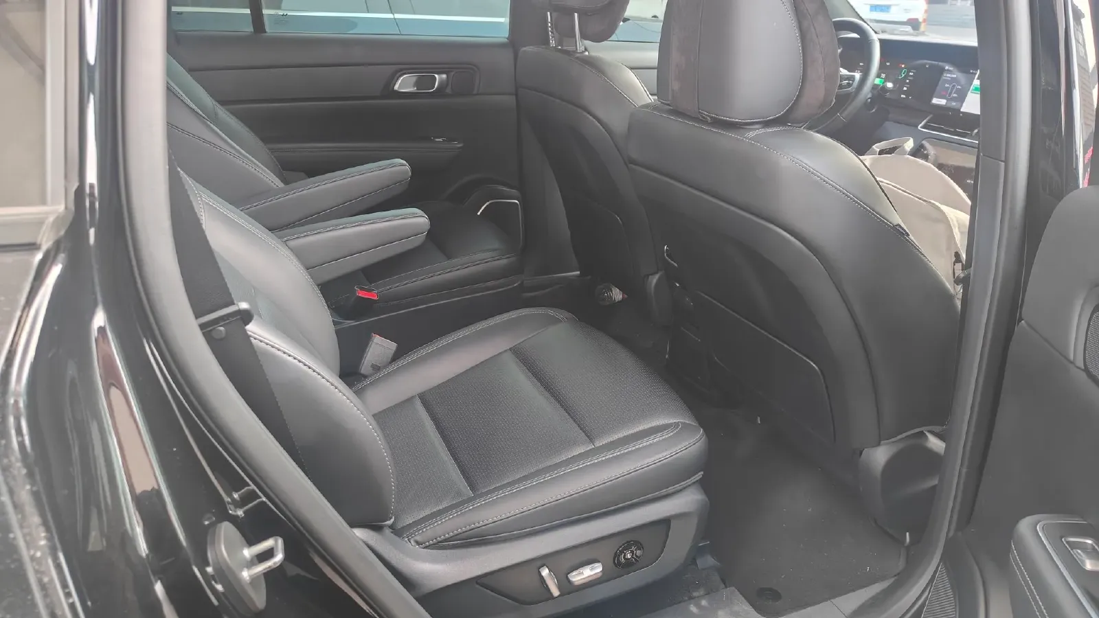 2021 Li ONE Range Extended 131HP REEV 40.5KWH,autocango,china used car exporter,china ev exporter,chinese used car exporter,chinese used ev exporter