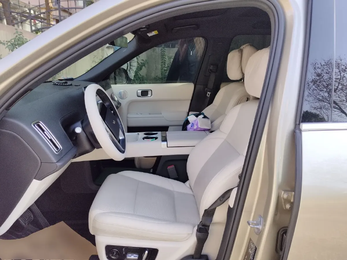 2023 Li L9 Range Extended 154HP REEV 42.6KWH,autocango,china used car exporter,china ev exporter,chinese used car exporter,chinese used ev exporter