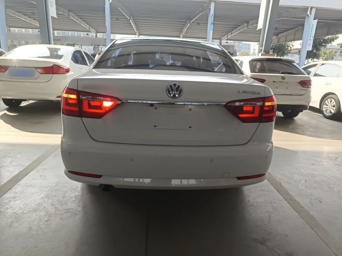 2013 Volkswagen Lavida 1.6L 110HP L4 5MT,autocango,china used car exporter,china ev exporter,chinese used car exporter,chinese used ev exporter
