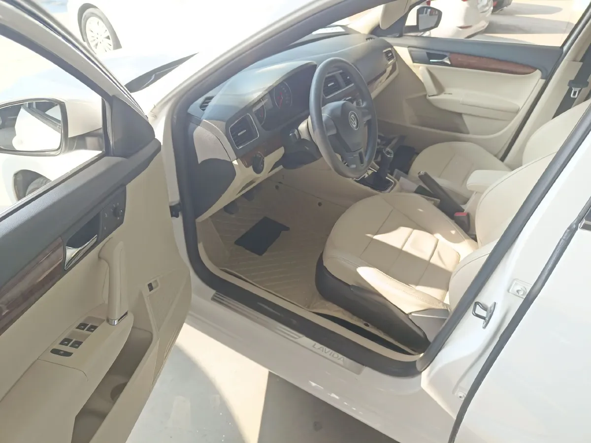 2013 Volkswagen Lavida 1.6L 110HP L4 5MT,autocango,china used car exporter,china ev exporter,chinese used car exporter,chinese used ev exporter