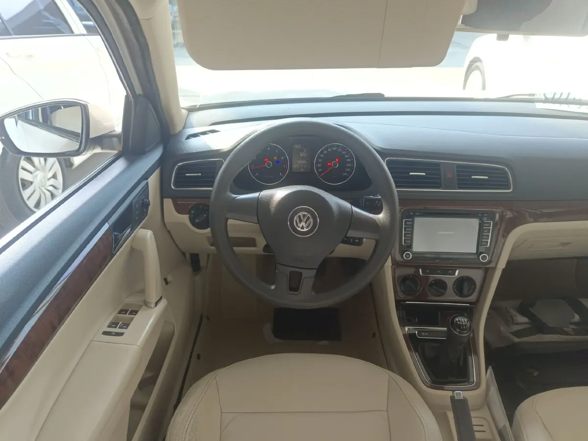 2013 Volkswagen Lavida 1.6L 110HP L4 5MT,autocango,china used car exporter,china ev exporter,chinese used car exporter,chinese used ev exporter