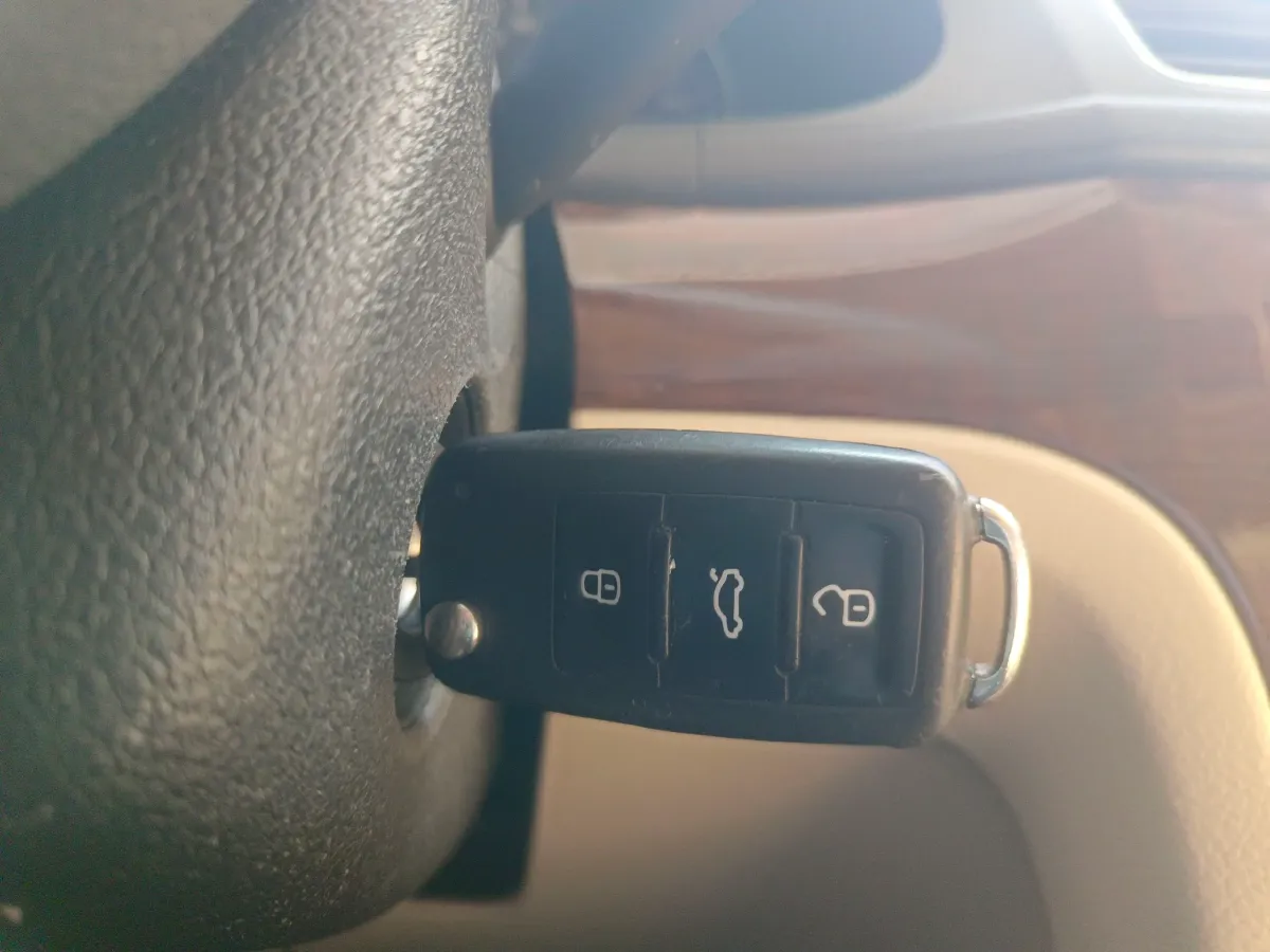 2013 Volkswagen Lavida 1.6L 110HP L4 5MT,autocango,china used car exporter,china ev exporter,chinese used car exporter,chinese used ev exporter