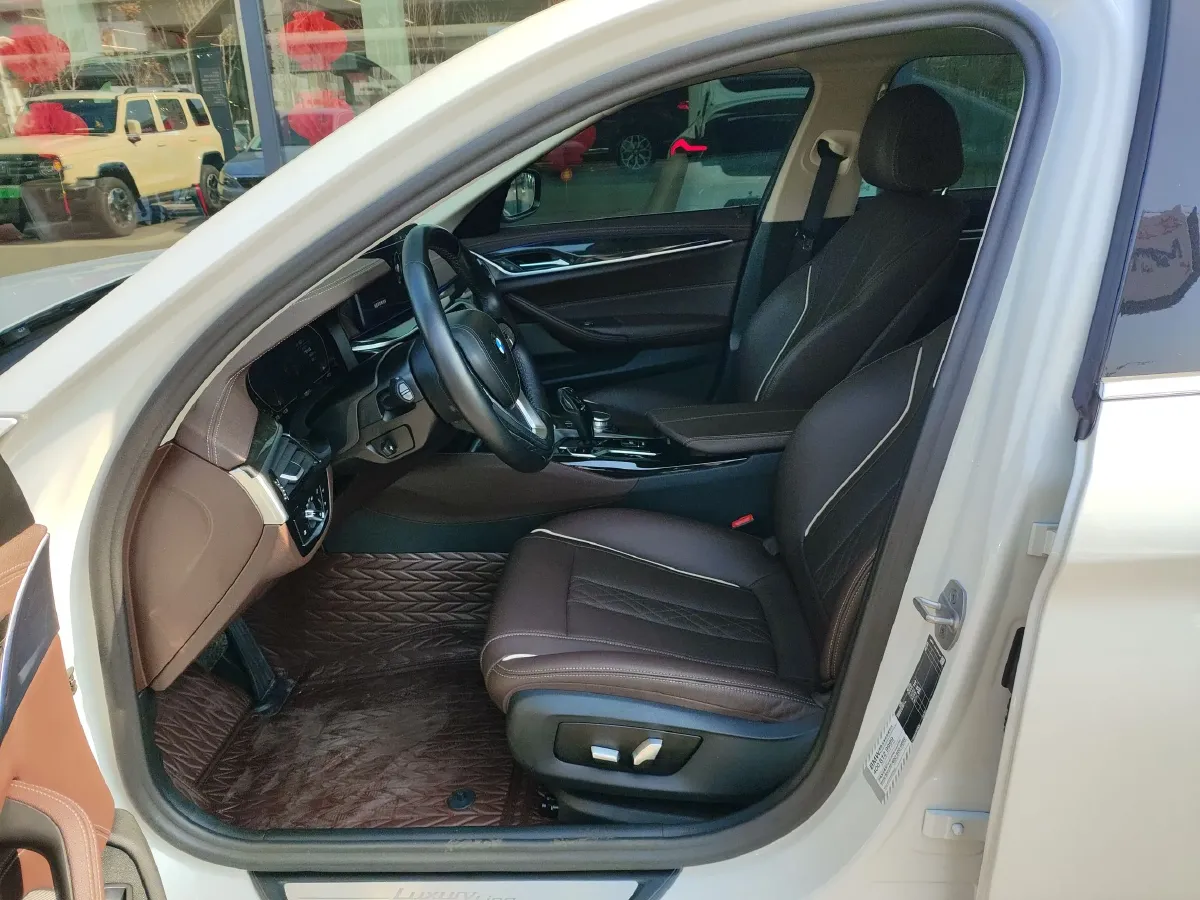 2022 BMW 5 Series 2.0T 184HP L4 8AT,autocango,china used car exporter,china ev exporter,chinese used car exporter,chinese used ev exporter