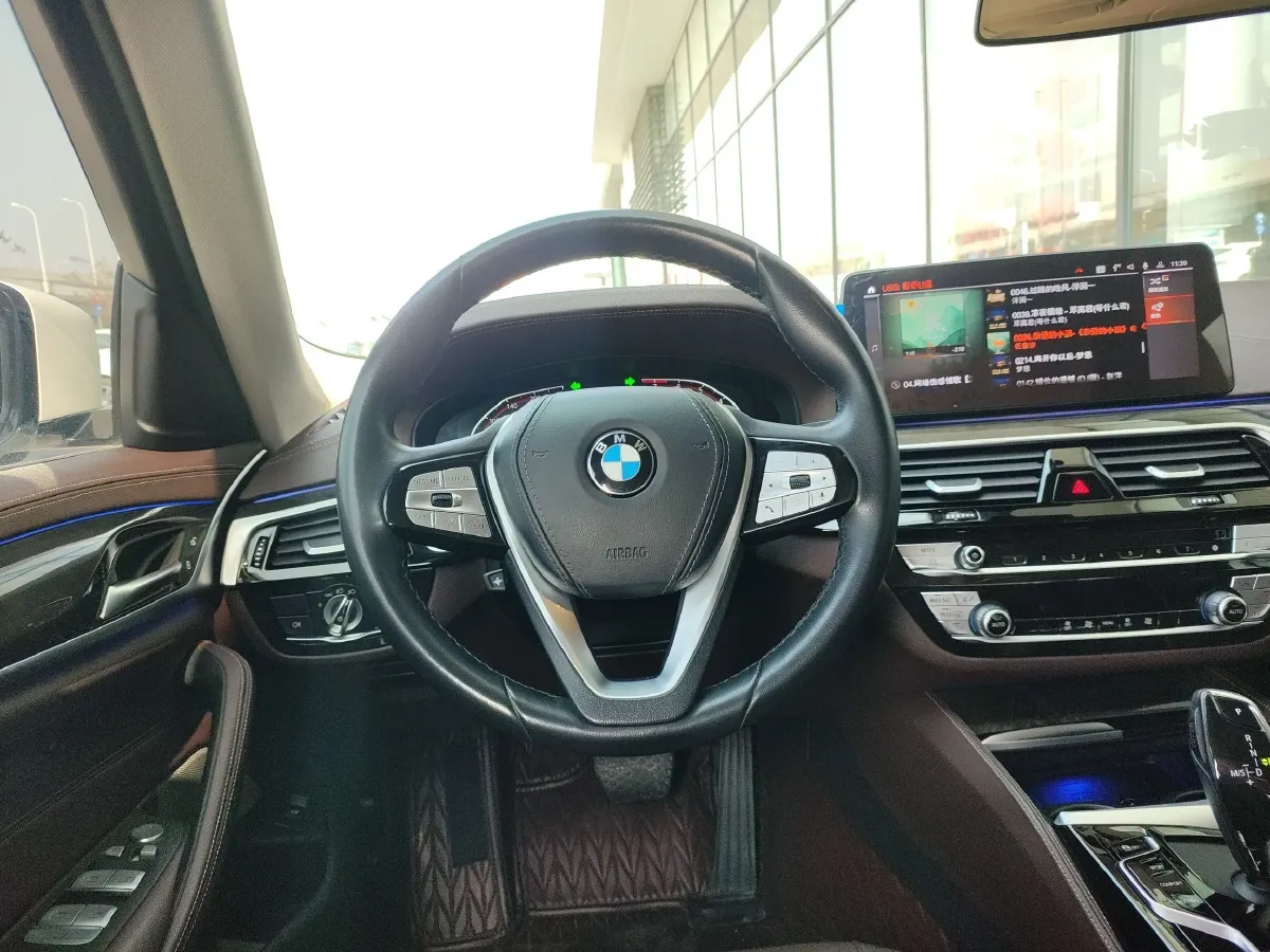 2022 BMW 5 Series 2.0T 184HP L4 8AT,autocango,china used car exporter,china ev exporter,chinese used car exporter,chinese used ev exporter