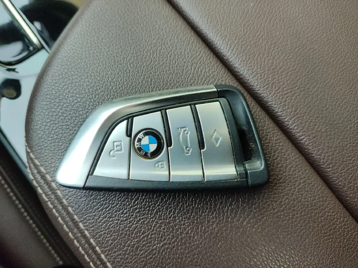 2022 BMW 5 Series 2.0T 184HP L4 8AT,autocango,china used car exporter,china ev exporter,chinese used car exporter,chinese used ev exporter