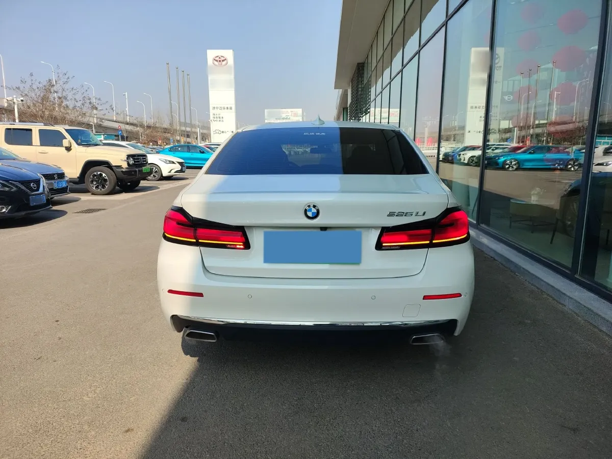 2022 BMW 5 Series 2.0T 184HP L4 8AT,autocango,china used car exporter,china ev exporter,chinese used car exporter,chinese used ev exporter