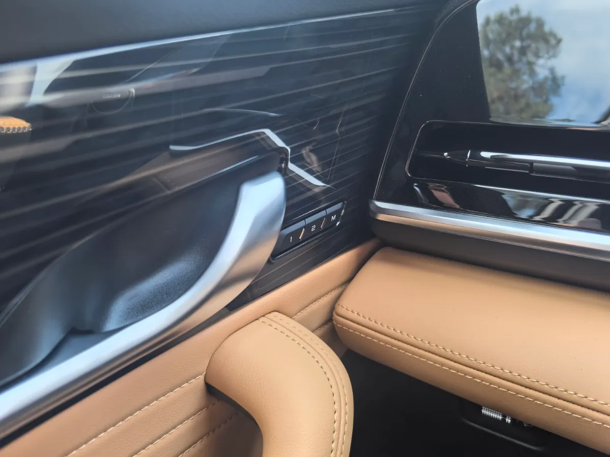 2024 Geely Monjaro 1.5T 163HP L4 3DHT Hybrid,autocango,china used car exporter,china ev exporter,chinese used car exporter,chinese used ev exporter