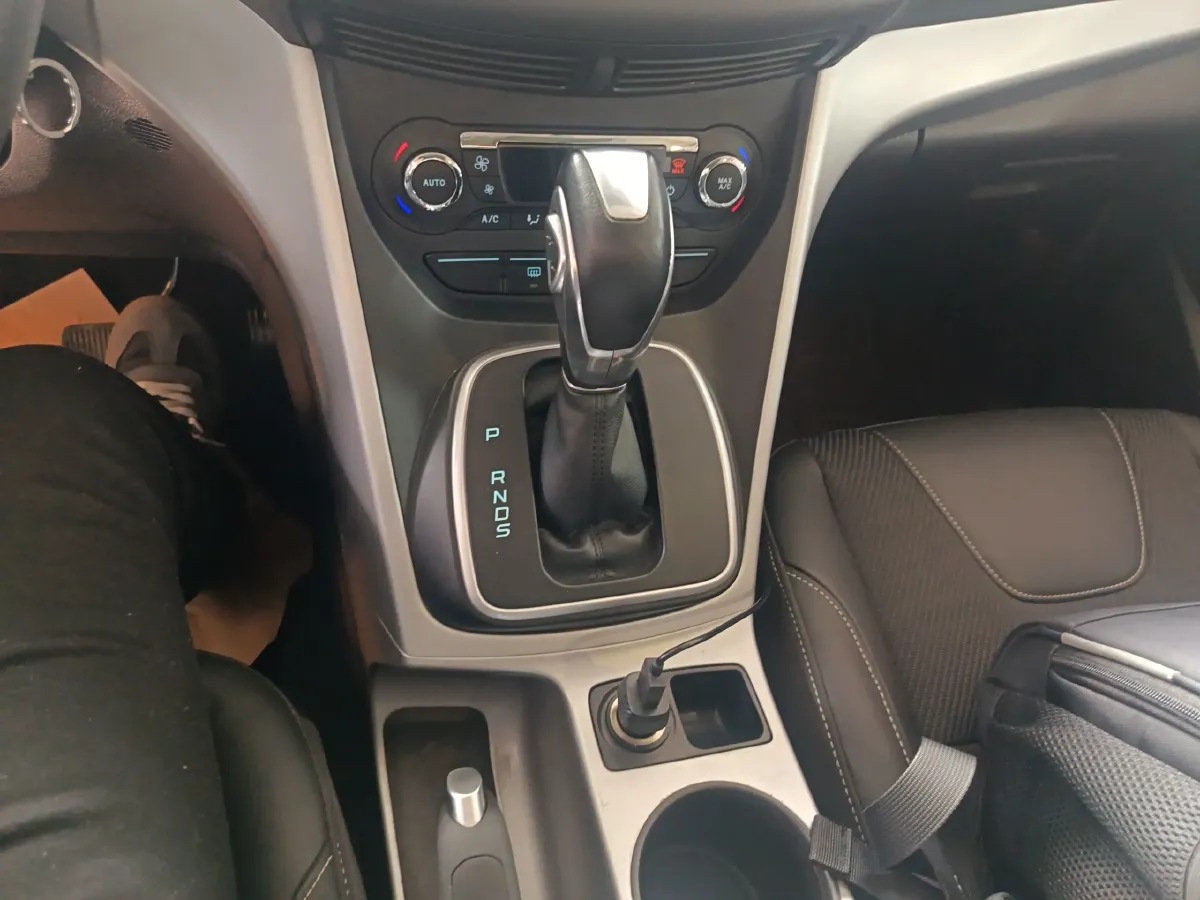 2015 Ford Kuga 1.5T 181HP L4 6AT,autocango,china used car exporter,china ev exporter,chinese used car exporter,chinese used ev exporter