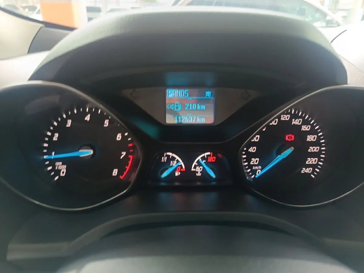 2015 Ford Kuga 1.5T 181HP L4 6AT,autocango,china used car exporter,china ev exporter,chinese used car exporter,chinese used ev exporter