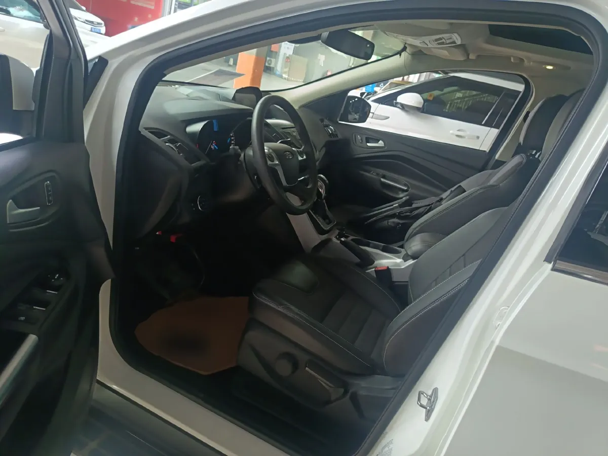 2015 Ford Kuga 1.5T 181HP L4 6AT,autocango,china used car exporter,china ev exporter,chinese used car exporter,chinese used ev exporter