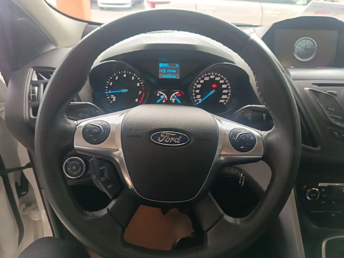 2015 Ford Kuga 1.5T 181HP L4 6AT,autocango,china used car exporter,china ev exporter,chinese used car exporter,chinese used ev exporter