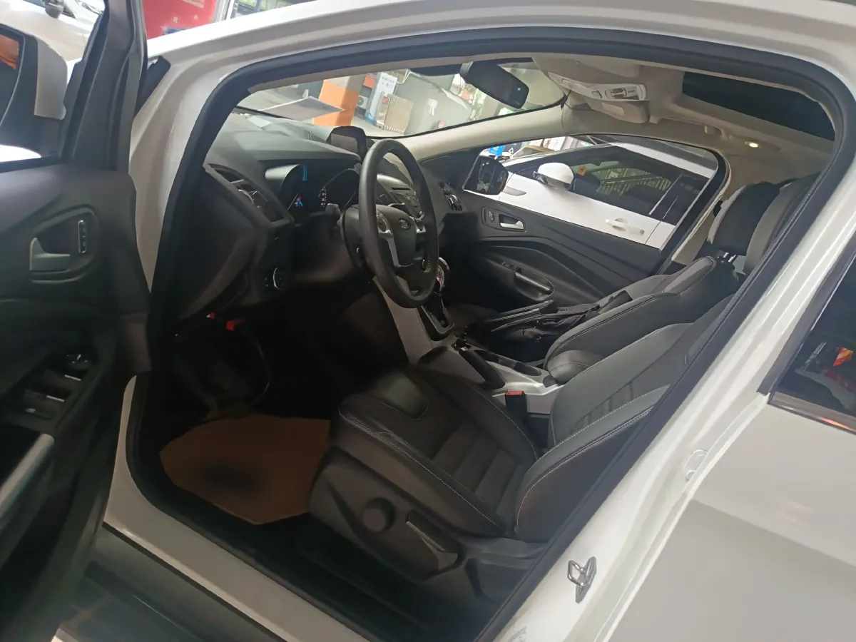 2015 Ford Kuga 1.5T 181HP L4 6AT,autocango,china used car exporter,china ev exporter,chinese used car exporter,chinese used ev exporter