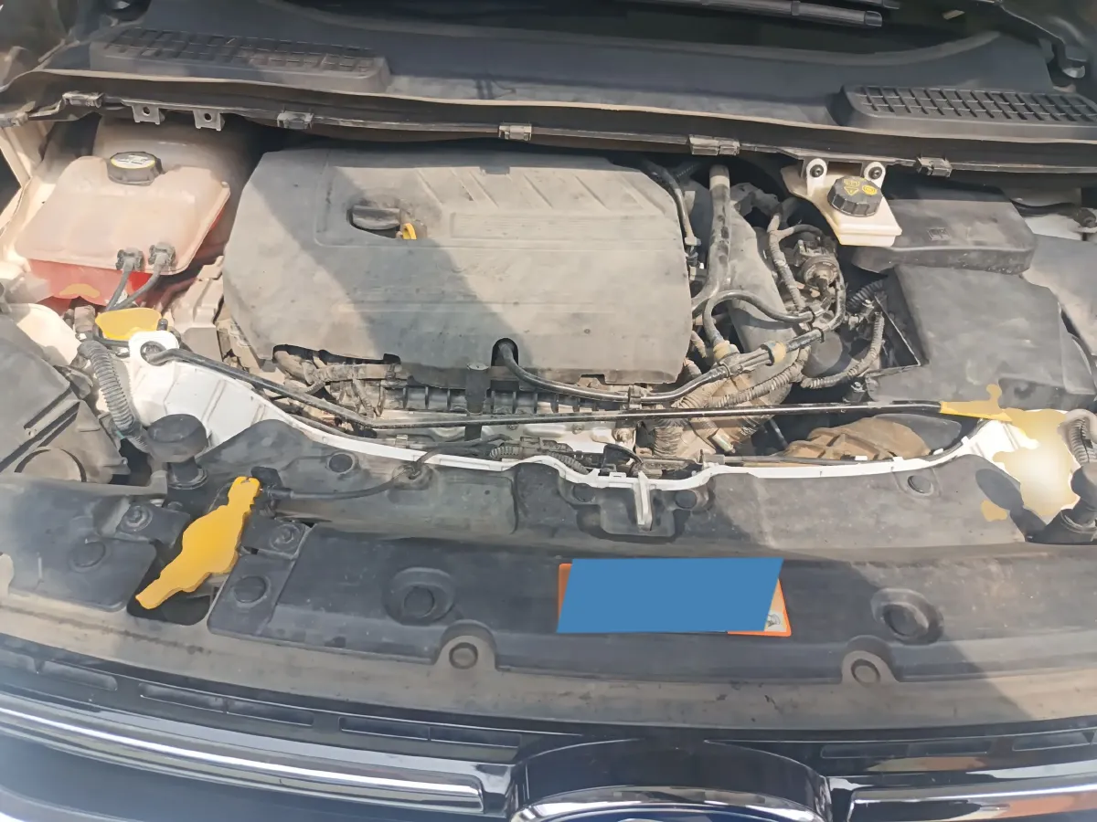 2015 Ford Kuga 1.5T 181HP L4 6AT,autocango,china used car exporter,china ev exporter,chinese used car exporter,chinese used ev exporter