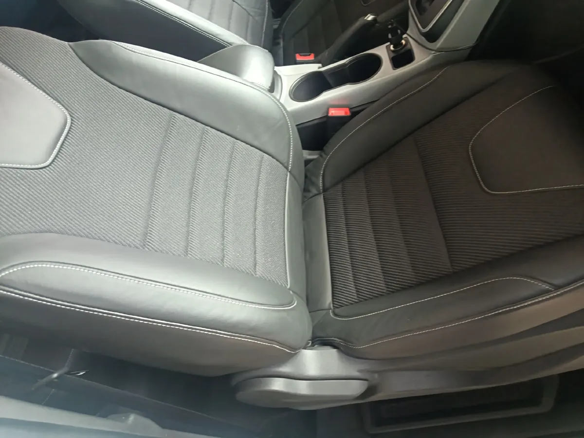 2015 Ford Kuga 1.5T 181HP L4 6AT,autocango,china used car exporter,china ev exporter,chinese used car exporter,chinese used ev exporter