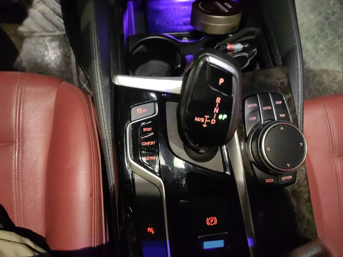 2020 BMW 5 Series 2.0T 252HP L4 8AT,autocango,china used car exporter,china ev exporter,chinese used car exporter,chinese used ev exporter