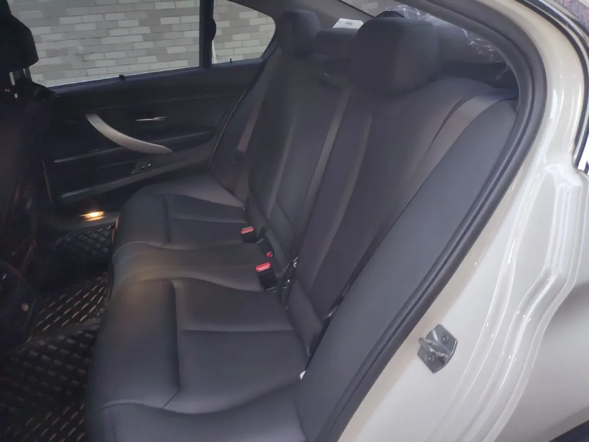 2015 BMW 3 Series 2.0T 184HP L4 8AT,autocango,china used car exporter,china ev exporter,chinese used car exporter,chinese used ev exporter