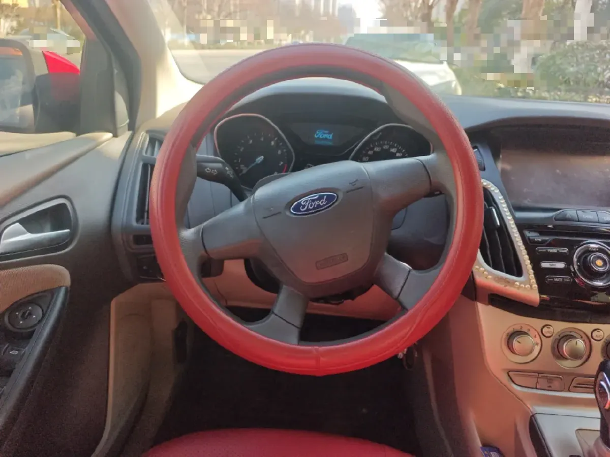 2012 Ford Focus 1.6L 125HP L4 6DCT,autocango,china used car exporter,china ev exporter,chinese used car exporter,chinese used ev exporter