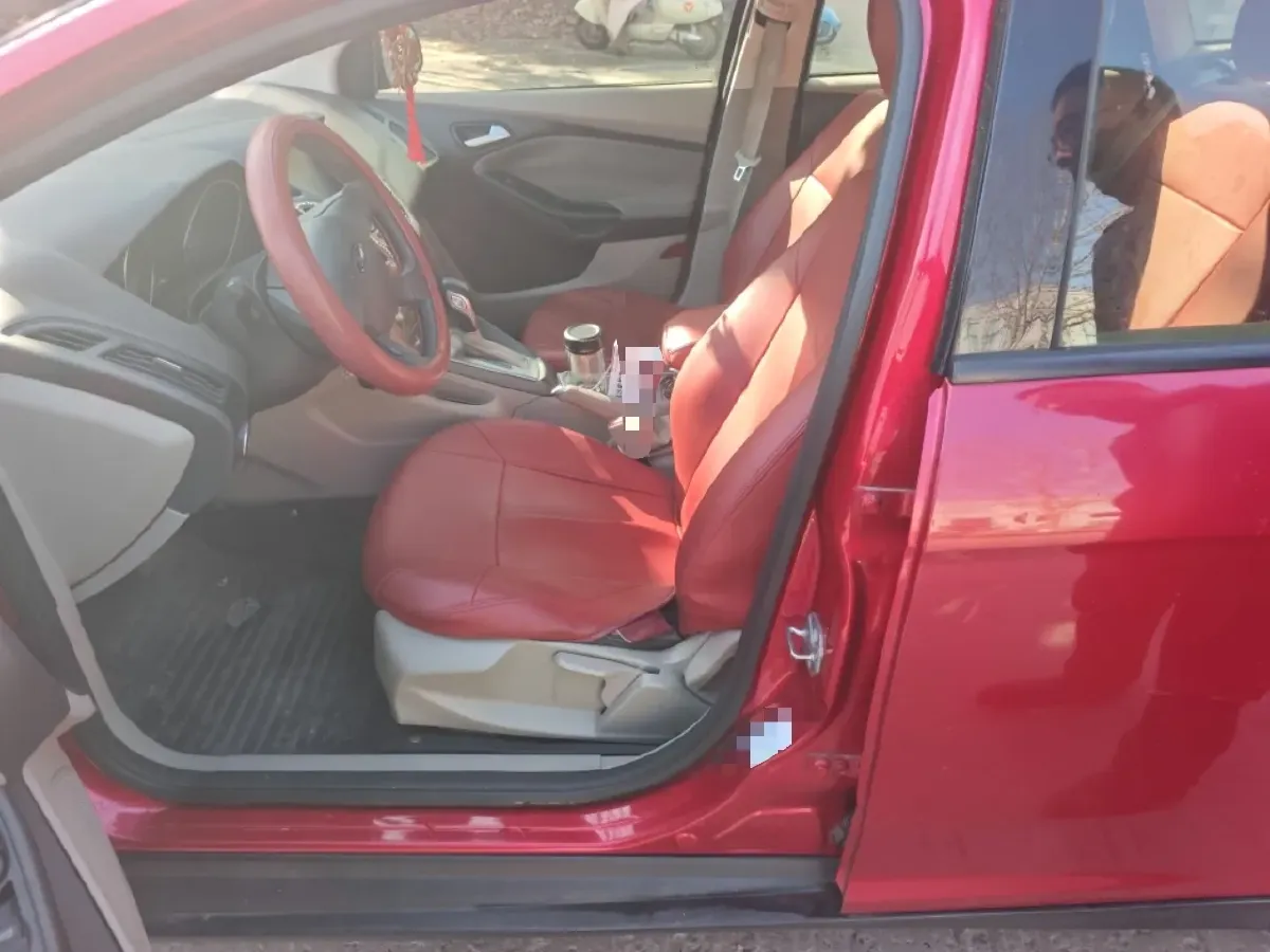 2012 Ford Focus 1.6L 125HP L4 6DCT,autocango,china used car exporter,china ev exporter,chinese used car exporter,chinese used ev exporter