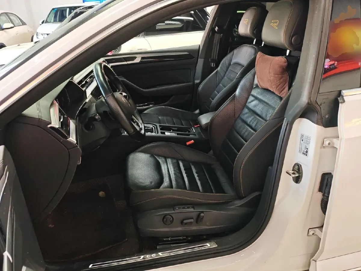 2021 Volkswagen CC 2.0T 186HP L4 7DCT,autocango,china used car exporter,china ev exporter,chinese used car exporter,chinese used ev exporter