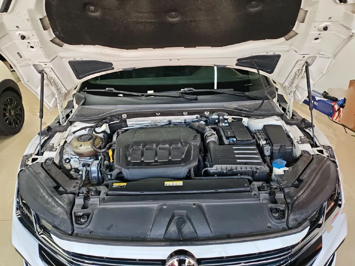 2021 Volkswagen CC 2.0T 186HP L4 7DCT,autocango,china used car exporter,china ev exporter,chinese used car exporter,chinese used ev exporter